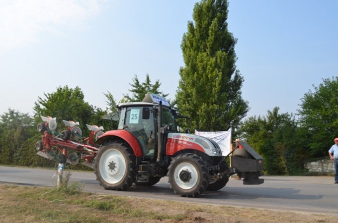 BE Pflügen: Pflügerparade & Messe